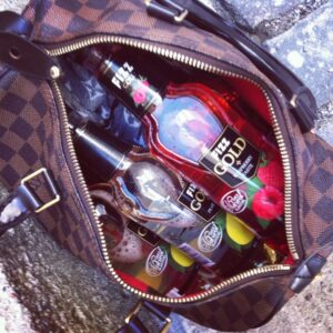 وکیل حمل و نگهداری مشروبات الکلی وکیل قاچاق مشروبات الکلی وکیل پایه یک دادگستری