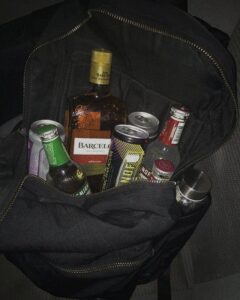 وکیل قاچاق و حمل و نگهداری مشروبات الکلی وکیل شرب خمر